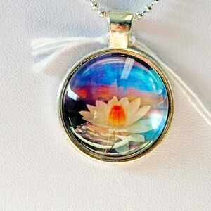 WATER LILY PENDANT NECKLACE, HANDMADE, GLASS DOME ON METAL, 23 INCH SILVER-TONE